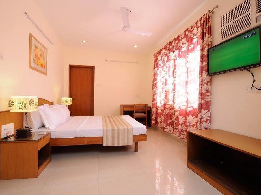 Hotel Brisa Marina Caranzalem Esterno foto