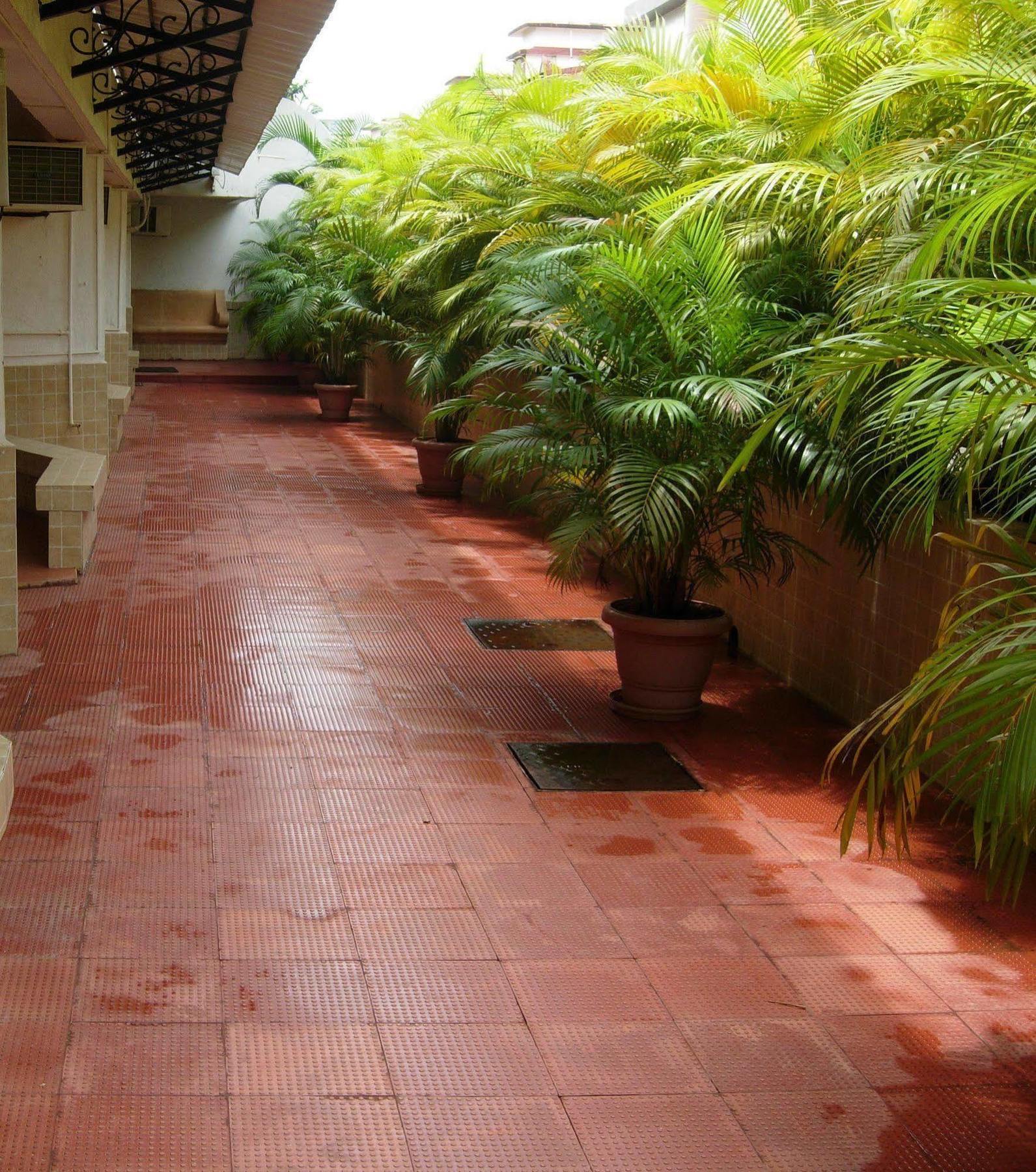 Hotel Brisa Marina Caranzalem Esterno foto